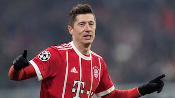 MUNICH, GERMANY - FEBRUARY 20:  Robert Lewandowski of FC Bayern Muenchen celebrates after scoring his team&#039;s fourth goal during the UEFA Champions League Round of 16 First Leg match between Bayern Muenchen and Besiktas at Allianz Arena on February 20