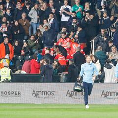 Fallece un aficionado tras ser atendido en el Valencia-Cádiz