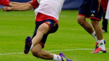 Azpilicueta sufre una contractura pero no es grave