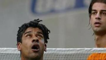 <B>TITULAR.</B> Las bajas con las que cuenta Rijkaard podrían permitir a Gerard ser titular contra el Betis.