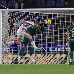 El Real Valladolid tiene posesión, dispara mucho, pero sin efectividad