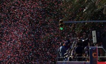 Barcelona celebrate the 2015/16 LaLiga title