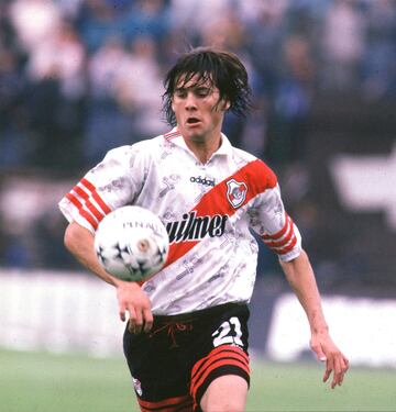 He made his top flight debut for River on 12 May 1996 and spent the next three years with the club. In 1999 he joined Atlético de Madrid but after his second season when Atleti were relegated in 2000/01, he crossed town joining Real Madrid where he remain