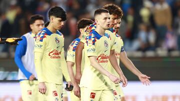 Jugadores del América después de perder contra Pachuca en el Estadio Hidalgo.