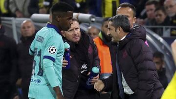 Valverde habla con Ansu Fati en el partido entre Barcelona y Dortmund.