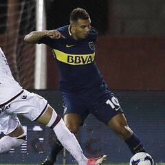 Boca Juniors, con los tres colombianos, gana en Lanús