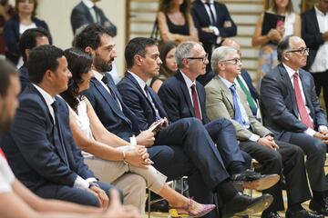 Jorge Garbajosa, presidente de la RFEB y Pedro Sánchez, presidente del Gobierno en funciones. 