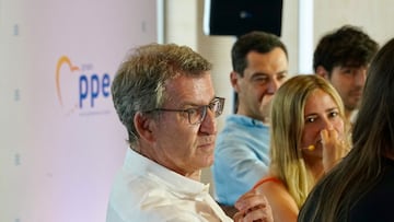 El presidente del PP, Alberto Núñez Feijóo, durante la Escuela de Verano de Nuevas Generaciones del PP y del grupo parlamentario del PP en el Parlamento europeo, en una mesa titulada "Díselo a Europa", a 19 de julio de 2024, en Málaga, Andalucía (España). El presidente del PP, Alberto Núñez Feijóo; y el presidente del PP andaluz, Juanma Moreno, han participado en la Escuela de Verano de Nuevas Generaciones del PP y del grupo parlamentario del PP en el Parlamento europeo, en una mesa titulada "Díselo a Europa", que ha moderado la presidenta de NNGG, Bea Fanjul.
19 JULIO 2024
Álex Zea / Europa Press
19/07/2024