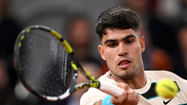 Alcaraz - Dzumhur: TV, horario, dónde y cómo ver el partido de tercera ronda de Roland Garros