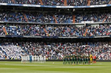 El Santiago Bernab¨¦u guard¨® un minuto de silencio en memoria de Junquera, portero del Real Madrid entre 1966 y 1975.