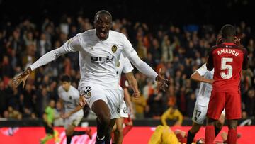 Valencia&#039;s French defender Mouctar Diakhaby celebrate after scoring during the Spanish league football match between Valencia Cf and Sevila FC at Mestalla stadium in Valencia on December 08,2018 (Photo by JOSE JORDAN / AFP)