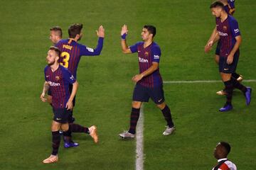 0-1. Luis Suárez celebró el primer gol.