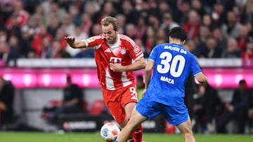 Soccer Football - Bundesliga - Bayern Munich v Bayer Leverkusen - Allianz Arena, Munich, Germany - November 1, 2025 Bayern Munich's Harry Kane in action with Bayer Leverkusen's Ibrahim Maza REUTERS/Angelika Warmuth DFL REGULATIONS PROHIBIT ANY USE OF PHOTOGRAPHS AS IMAGE SEQUENCES AND/OR QUASI-VIDEO.