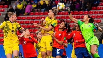 FIFA Women&#039;s World Cup -Chile vs Sweden
 
 11 June 2019, France, Rennes: Sweden&#039;s Nilla Fischer and Lina Hurtig and Chile&#039;s goalkeeper Christiane Endler (R) battle for the ball during the FIFA Women&#039;s World Cup match between Chile and 