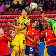 Europa mira con respeto a la Roja y alucina con Tiane Endler