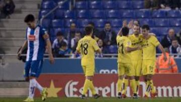 Los jugadores del Villarreal celebran el triunfo.