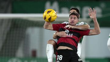 Martón siempre estuvo muy vigilado por los centrales del Elche.