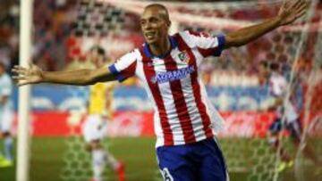 Miranda celebra un gol.