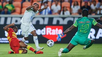 Las pruebas protocolarias de CONCACAF arrojaron positivos por coronavirus de Edwin Solano y Carlos Fernández; estos no podrán jugar el domingo ante Panamá.