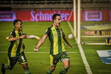 Federico Andrada celebrando un gol en Aldosivi.