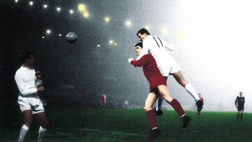 Partido de Copa de Europa entre el Ajax y el Liverpool.