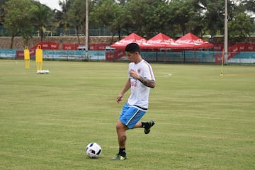 La Selección Colombia entrenó en la Universidad Autónoma del Caribe. James participó a la par de sus compañeros.