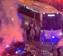 Un recibimiento increíble de la afición al autobus del Real Madrid en el Bernabéu