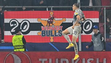 Okafor celebra su gol ante el Dinamo Zagreb.