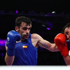 Quiles baila en el ring y se pone a un combate de la medalla