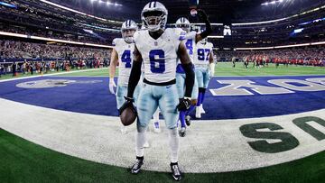 ARLINGTON, TEXAS - DECEMBER 22: Donovan Wilson #6 of the Dallas Cowboys celebrates a stop with teammates during the fourth quarter of a game against the Tampa Bay Buccaneers at AT&T Stadium on December 22, 2024 in Arlington, Texas. Ron Jenkins/Getty Images/AFP (Photo by Ron Jenkins / GETTY IMAGES NORTH AMERICA / Getty Images via AFP)