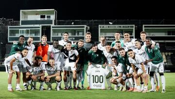 Capa, homejaneado por sus 100 partidos con el Ceuta.