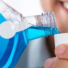 Enjuagues bucales y COVID-19: ¿son efectivos los colutorios contra el coronavirus?