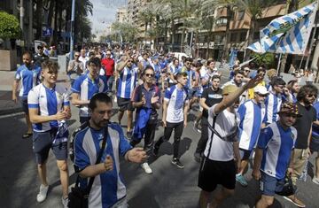 Aficionados del Hércules, manifestándose por la Avenida Alfonso X el Sabio.