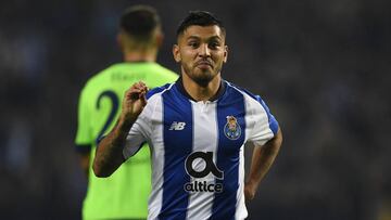 De la mano del 'Tecatito', el Porto va a octavos como líder