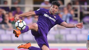 Soccer Football - Serie A - Fiorentina vs Napoli - Stadio Artemio Franchi, Florence, Italy - April 29, 2018   Fiorentina&#039;s Giovanni Simeone in action   REUTERS/Alberto Lingria