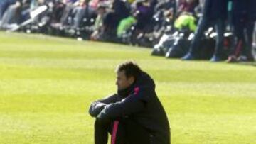 Luis Enrique durante el entrenamiento del Barcelona de puertas abiertas multitudinario seguidores