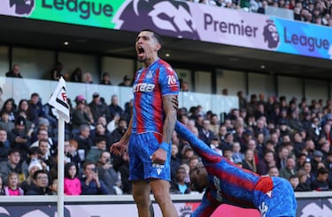 استقطب الظهير الأيمن اهتمام أندية أوروبية كبرى، تراقب عن كثب أداءه مع كريستال بالاس. وقد قدّم أداءً مميزًا في الدوري الإنجليزي الممتاز، بما في ذلك تسجيله 3 أهداف وتقديمه 6 تمريرات حاسمة في موسم 2024-2025. كما ارتبط اسمه بعمالقة أوروبية أخرى مثل برشلونة ومانشستر سيتي وتشيلسي.