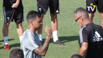 El gesto de la plantilla del Cádiz con Nano Mesa