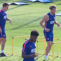 Filipe Luis entrenó con normalidad el día antes del cierre de mercado