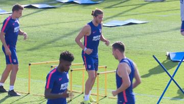 Filipe Luis entrenó con normalidad el día antes del cierre de mercado