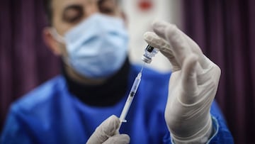 Coronavirus Colombia: ¿cómo son las nuevas dosis para embarazadas y adolescentes?