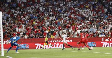 1-0. Andr¨¦ Silva marc¨® el primer gol tras un pase de Jes¨²s Navas.