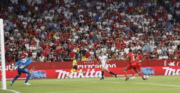 1-0. André Silva marcó el primer gol tras un pase de Jesús Navas.