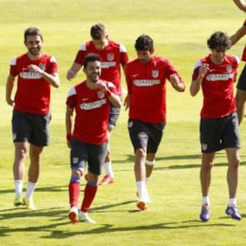 Diego Costa se entrenó con normalidad y entró en la convocatoria. Hoy por la mañana pasará una prueba para decidir si juega.