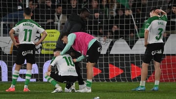 Jugadores del Racing lamentándose.