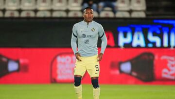Pedro Aquino durante el calentamiento con el América