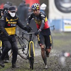 Van Aert se une a la fiesta