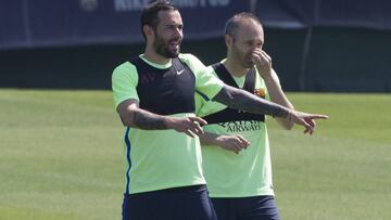 Vidal recibe el alta y Luis Enrique se lleva a toda la plantilla