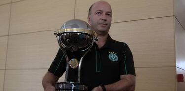 Santa Fe le entrega la Copa Sudamericana a Chapecoense