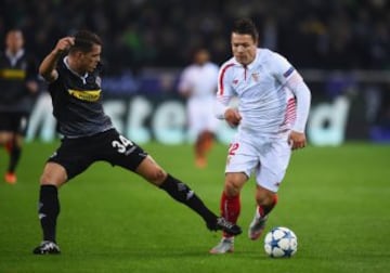 Yevhen Konoplyanka y Granit Xhaka.